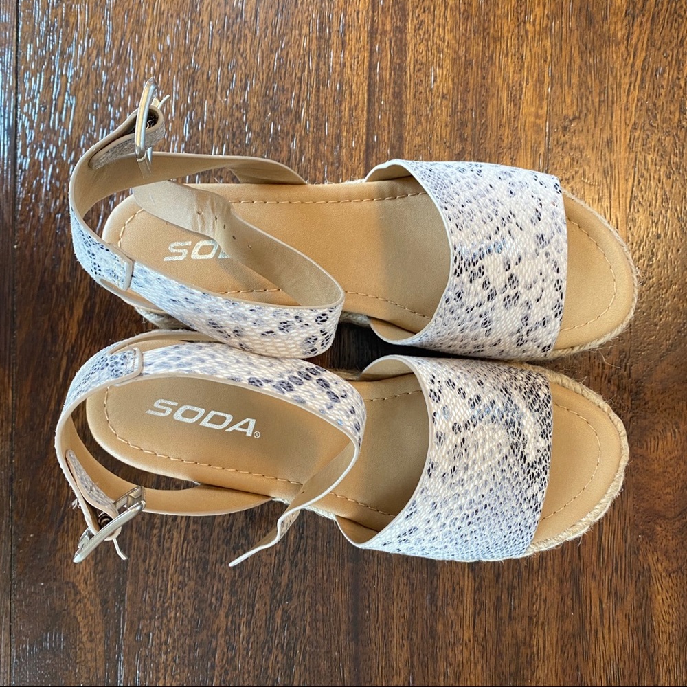 NWT Soda Python Sandals - Picture 10 of 13